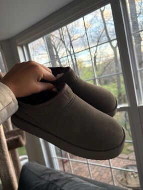 NEW American Eagle Outfitters Women's Gray Slip-On Ankle Booties